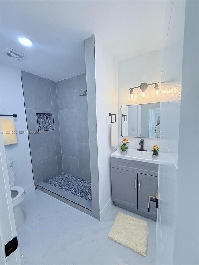 Building Photo - 4240 SW 27th St