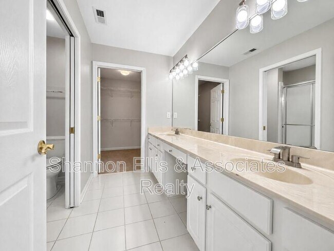 Building Photo - 3057 Orchard Ridge Cir