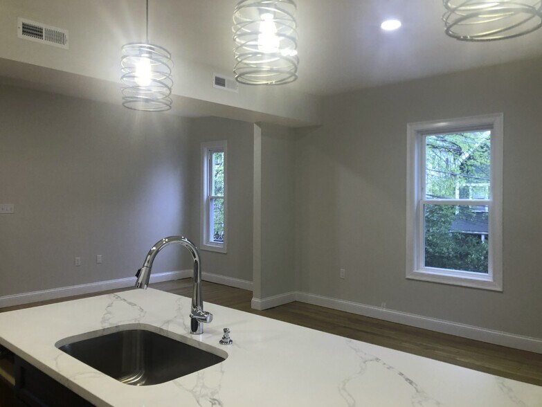 Building Photo - 7 Ashford St