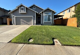 Building Photo - Stunning Home is Tastefully Done & Move In...