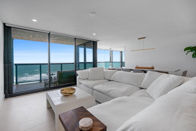 Building Photo - 10410 S Ocean Dr