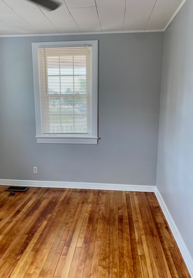 Building Photo - 11 N Colonial Dr