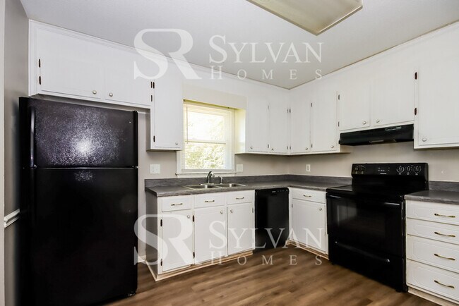 Building Photo - Welcome home to this stunning 3 bedroom, 2 bathroom brick home