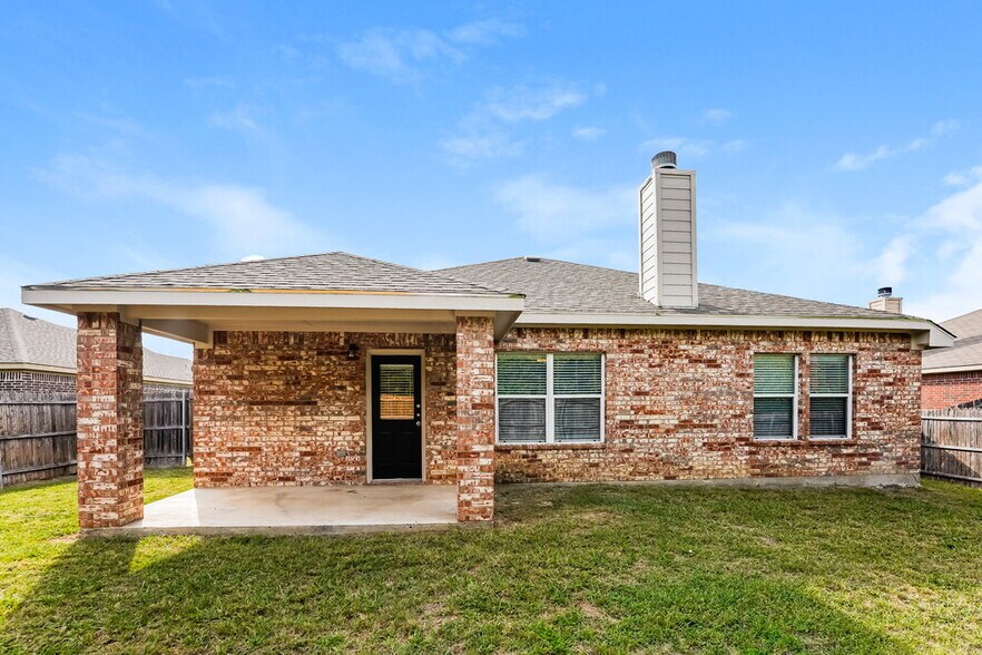 Building Photo - 1602 Sabine Dr