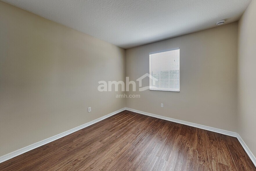 Building Photo - 15403 Quail Woods Pl