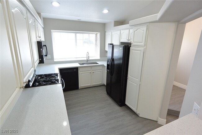 Building Photo - 4913 Forest Oaks Dr