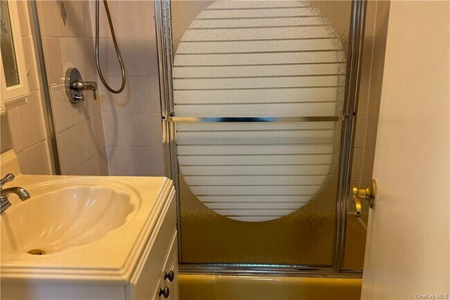 Building Photo - 189 Elm St