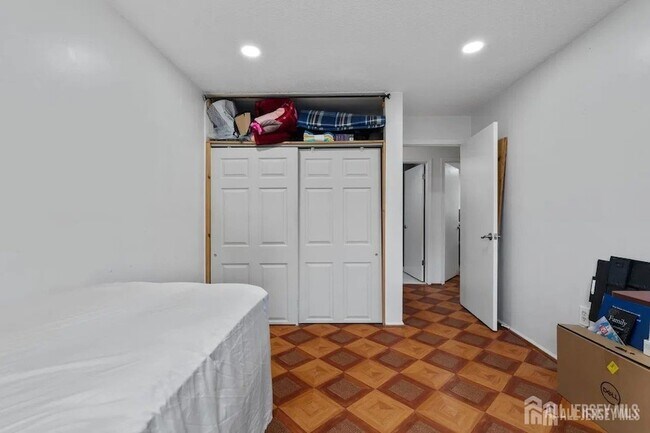 Building Photo - 251 Kempsey Dr