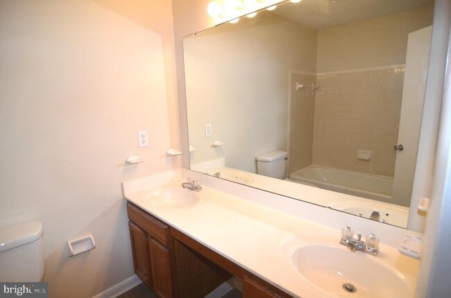 Building Photo - 21632 Shangri-La Wy