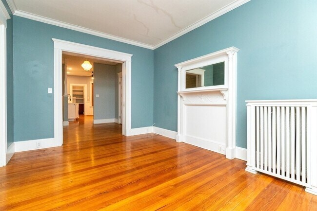 Building Photo - 12 Pond St