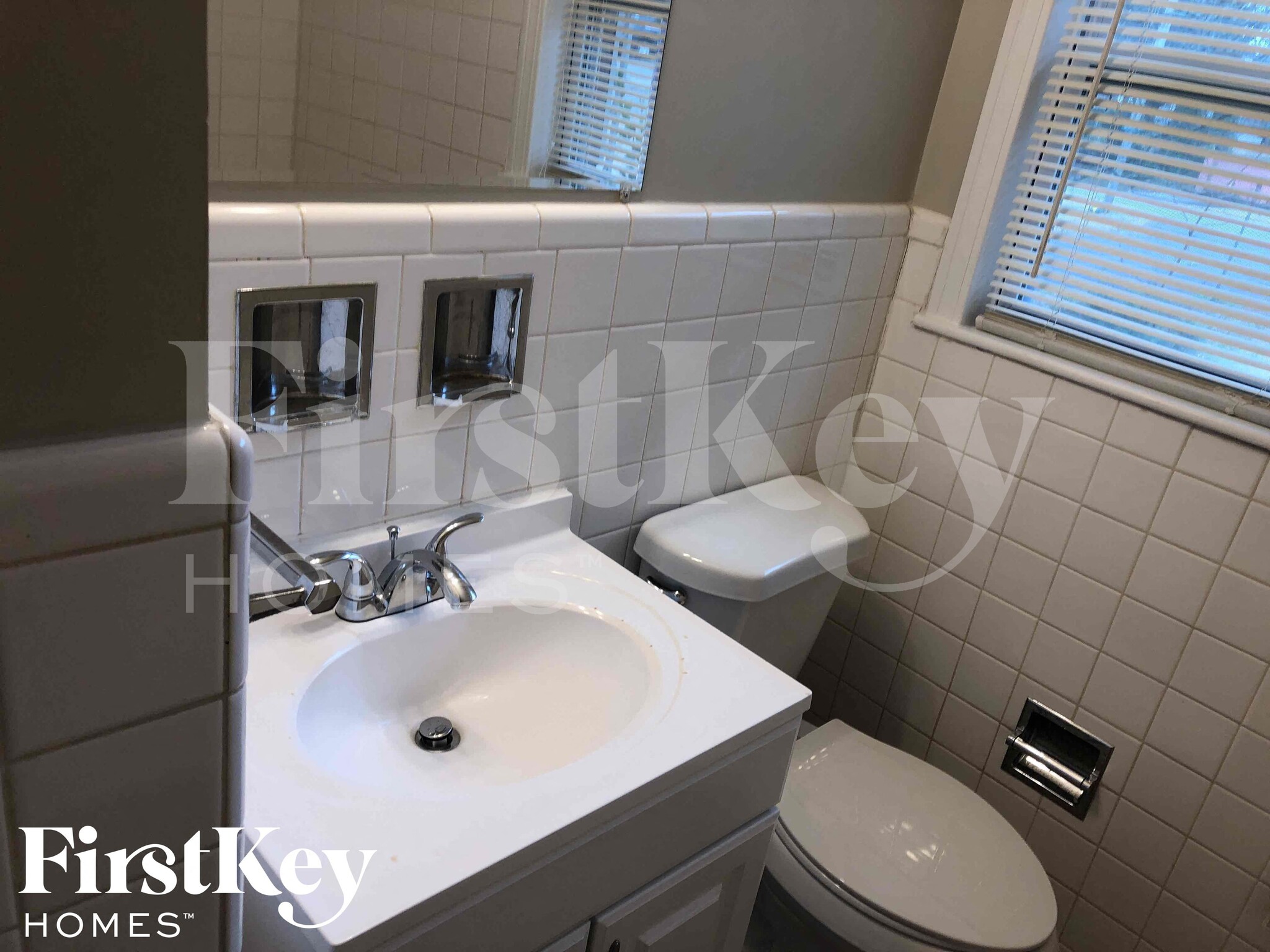 Building Photo - 901 Elizabeth Dr