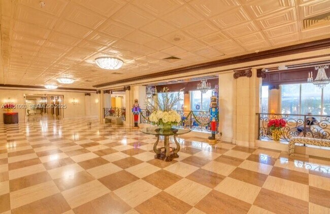 Building Photo - 2030 S Ocean Dr