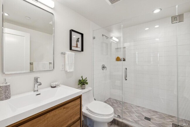 Building Photo - Newly Renovated Ross Four Bedroom & Three Bathroom Home on 1/2 acre with AC and Views