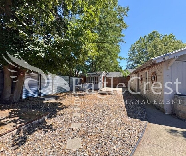 Building Photo - Beautifully Renovated Historic 3 Bedroom Home