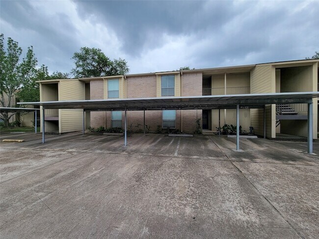 Building Photo - 700 Thicket Ln