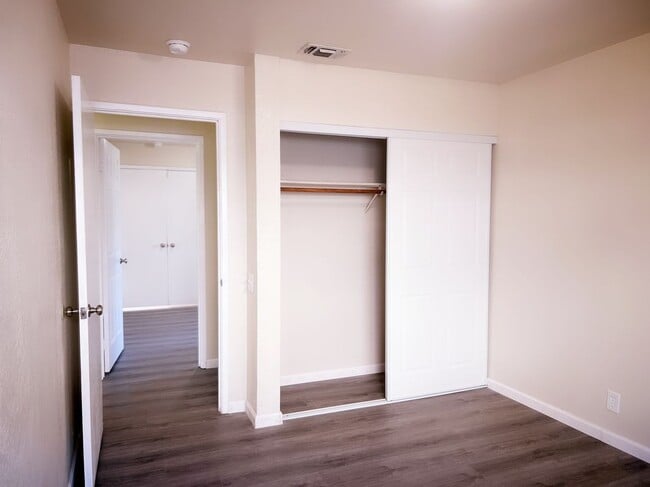 Building Photo - 9528 Mirandy Dr