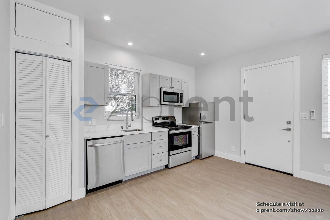 Building Photo - Unit A