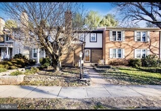 Building Photo - 9612-9612 Hillock Ct