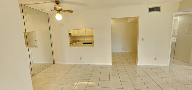 Building Photo - 825 Sky Pine Way