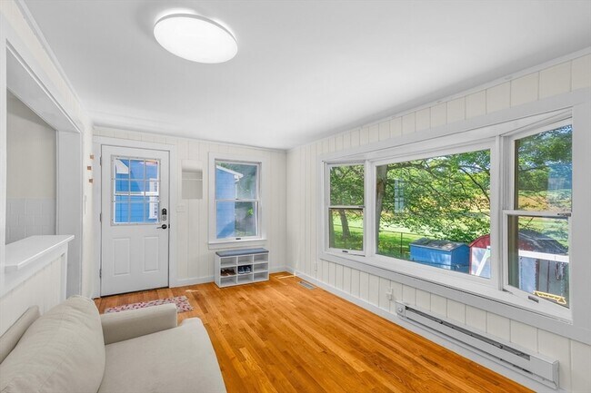 Building Photo - 567 Poplar St