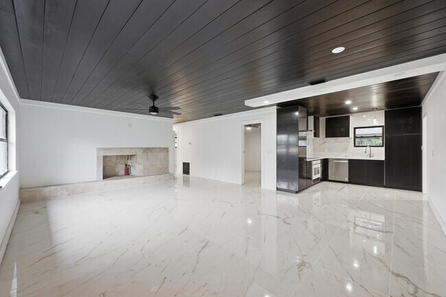 Building Photo - 2529 Rainbow Dr