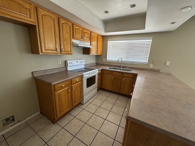 Building Photo - Peoria 3br House with Garage