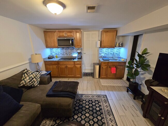 Building Photo - 619 Irving St NW