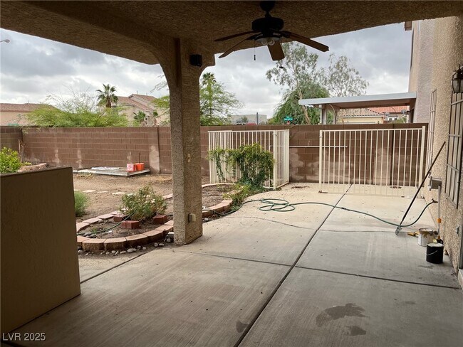Building Photo - 5764 Yellowcrest Ct