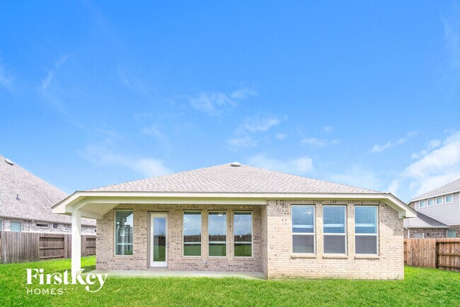 Building Photo - 15006 Lake Shore Ave