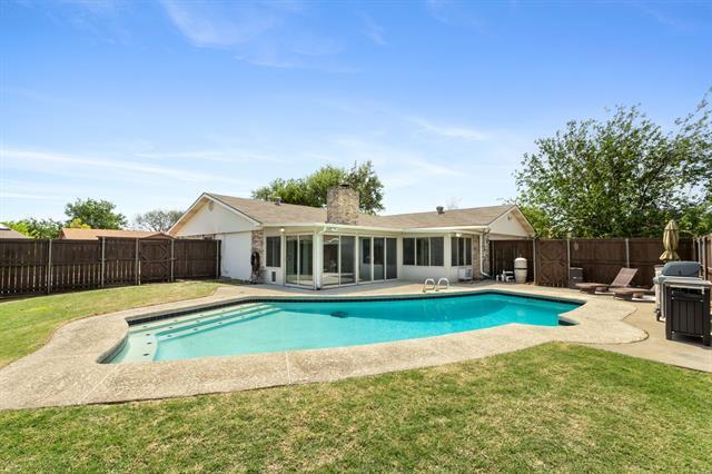 Building Photo - 2113 Victoria Rd