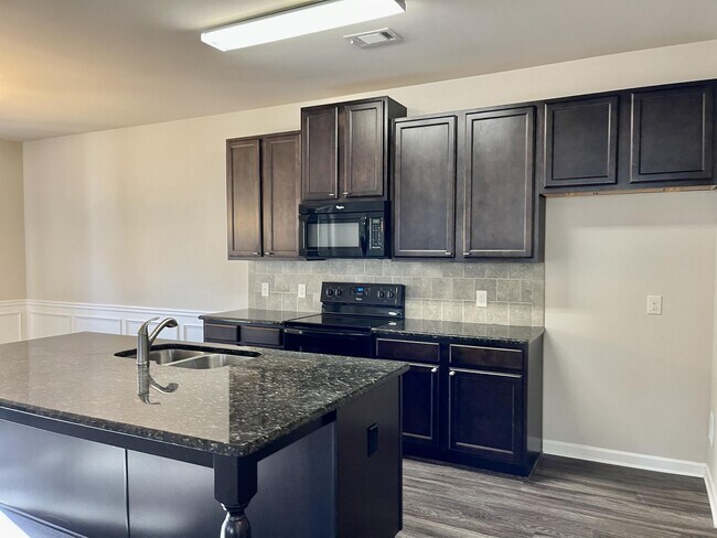 Building Photo - 7260 Silk Tree Pointe