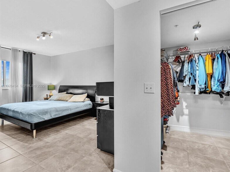 Building Photo - 18800 NE 29th Ave