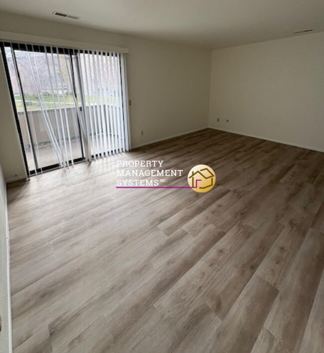 Building Photo - 2 Bedroom Condo in Gated Midvale Community