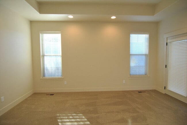 Building Photo - 1704/1706 Danny Boy Lane Duplex