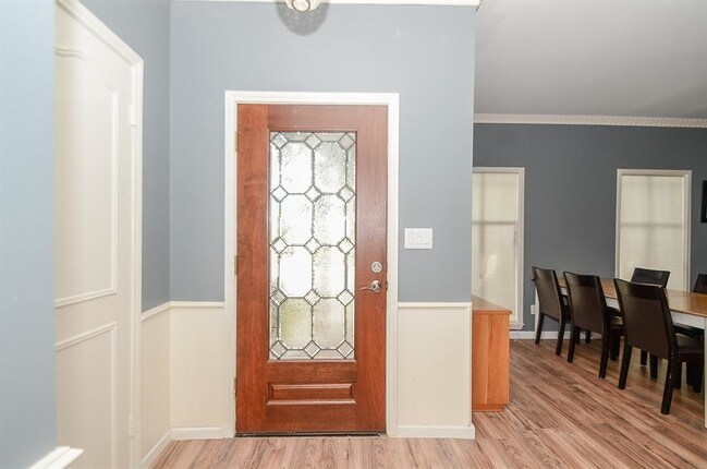 Building Photo - 8606 Oakford Dr