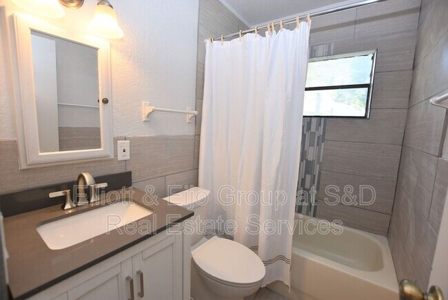 Building Photo - 117 Flamingo Dr