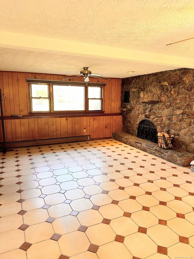 Building Photo - 37 Woodmont Dr