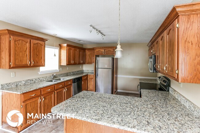 Building Photo - 6860 Hickory Crest Dr