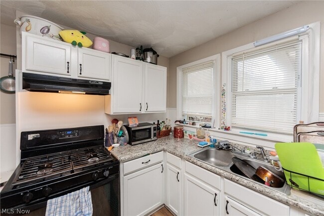 Building Photo - 1446 Hopkins Ave