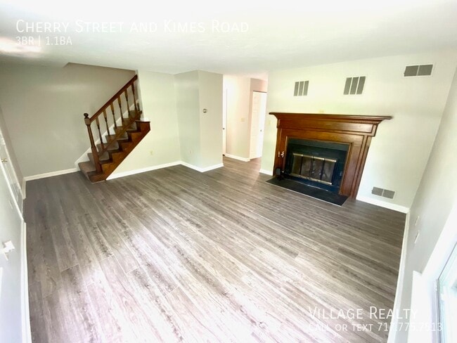 Building Photo - 225 Cherry St