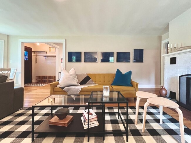Building Photo - The Ideal TC Downtown Retreat