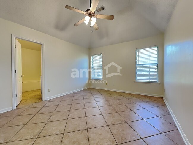 Building Photo - 5767 Lillian Bend Dr