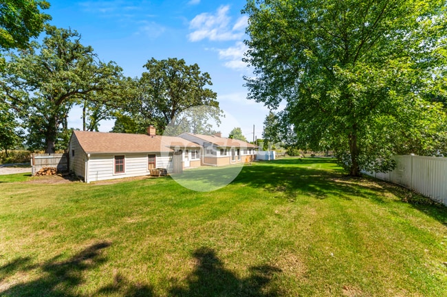 Building Photo - 4501 E Kuhn Rd