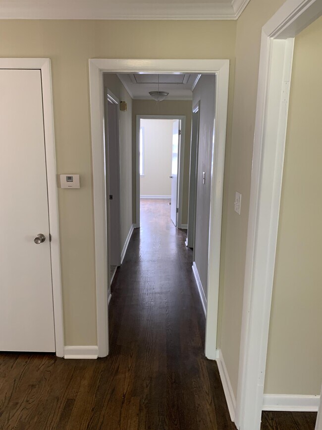 Building Photo - 247 Sherwood Dr