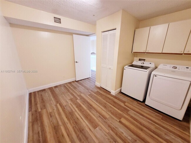 Building Photo - 8351 S Coral Cir