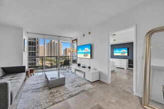 Building Photo - 485 Brickell Ave