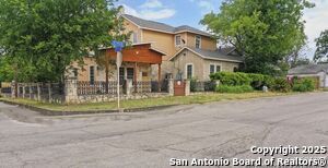 Building Photo - 206 Stace St