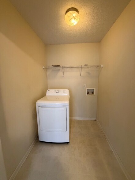 Building Photo - 6229 Creekbrooke Ct