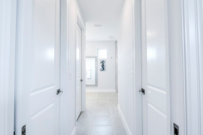 Building Photo - 2322 NW 39th Ave