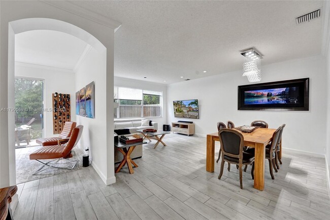 Building Photo - 2508 Cardaman Ave